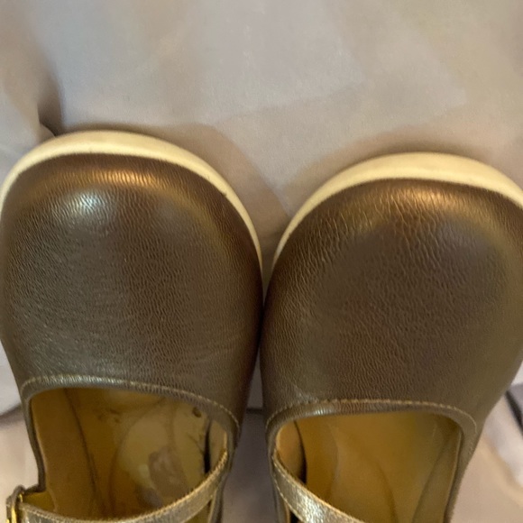 Clarks women’sGolden Brown  ballet flats size 7 1/2 - Picture 3 of 11